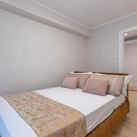 Guesthost - Design Flat In The Heart Of Ferrara