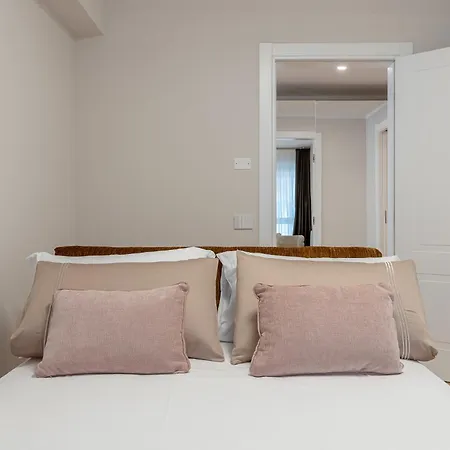 Guesthost - Design Flat In The Heart Of Appartamento Ferrara
