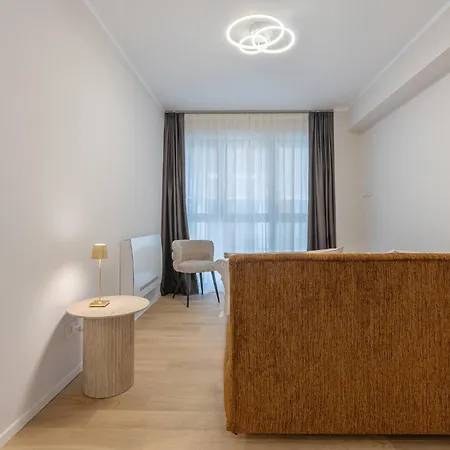 Guesthost - Design Flat In The Heart Of