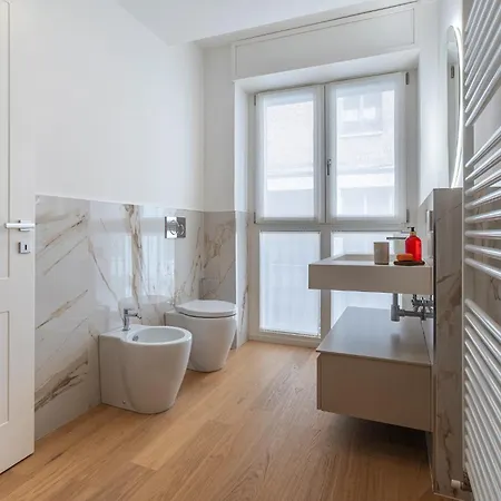 Guesthost - Design Flat In The Heart Of *