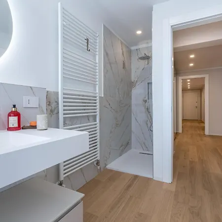 Апартаменты Guesthost - Design Flat In The Heart Of