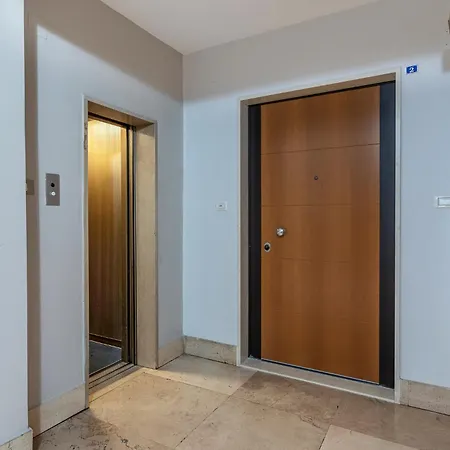 Guesthost - Design Flat In The Heart Of Ferrara